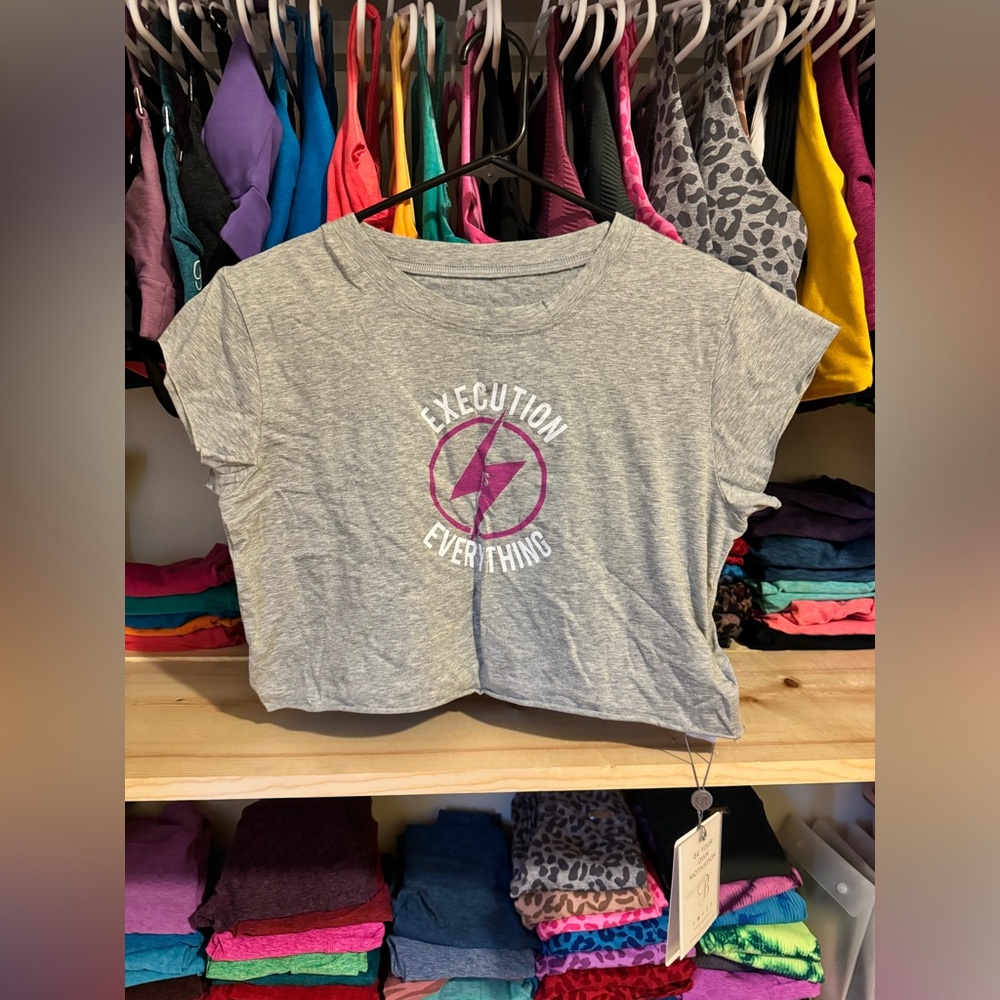 SOLD ON Ⓜ️ NWT Bombshell Sportswear Tee